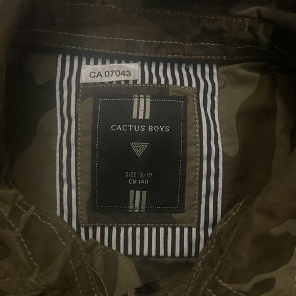 Boys button down shirt - Picture 3 of 4